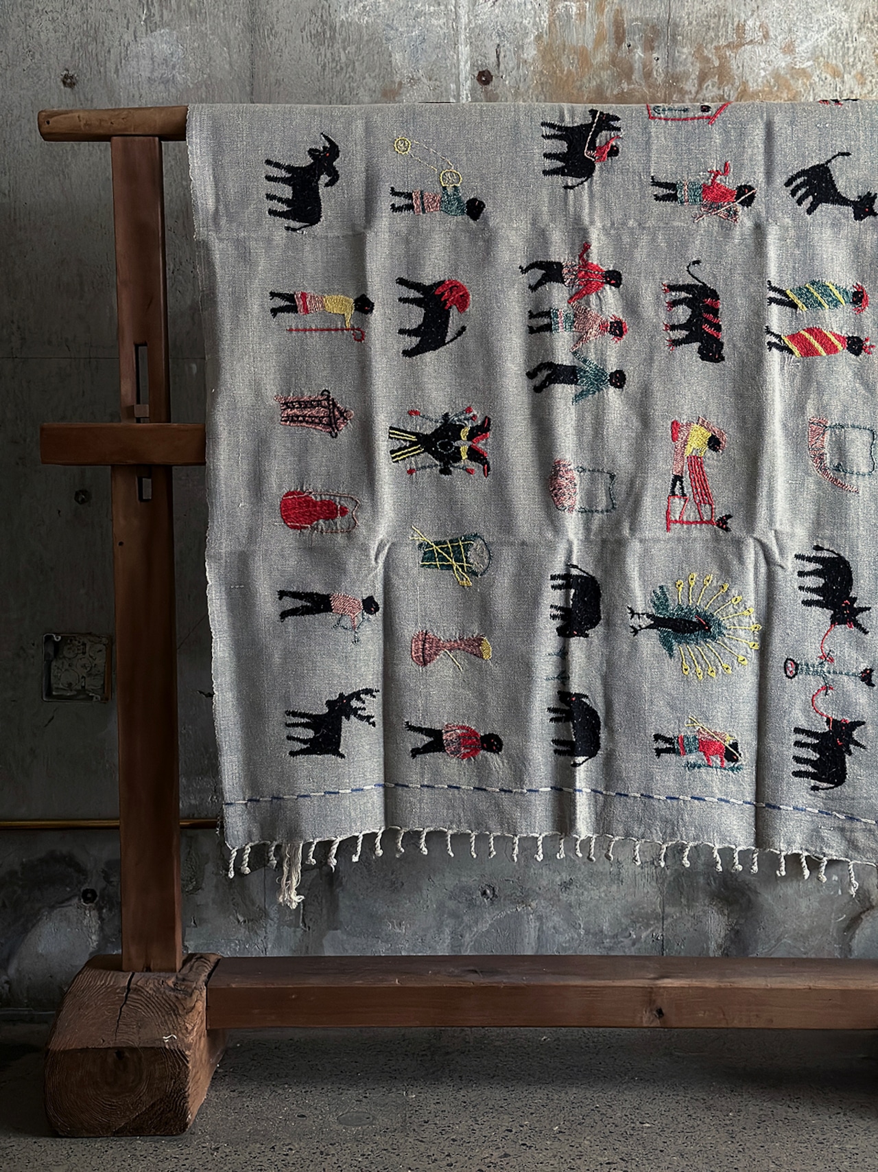 Naga tribe／Stonewashed embroidery rug（Gray）