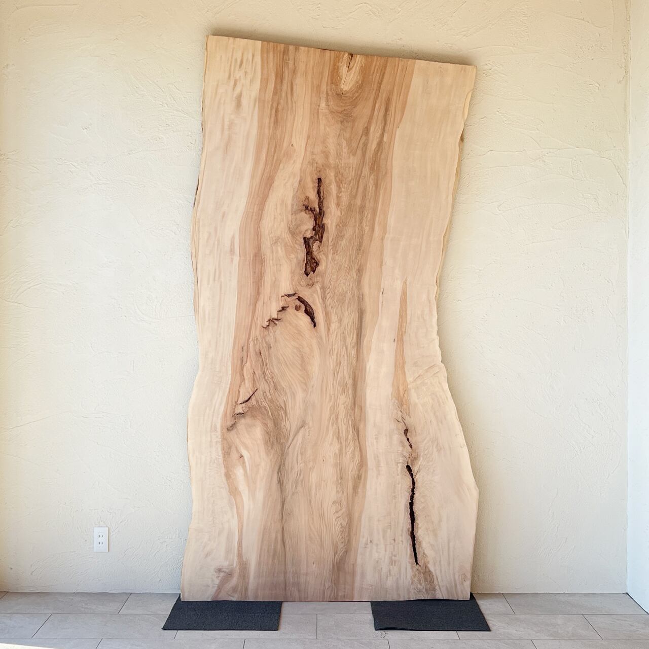 オーダーメイド】栃 一枚板 高周波プレス済み 虎杢目 Mサイズ 幅：約