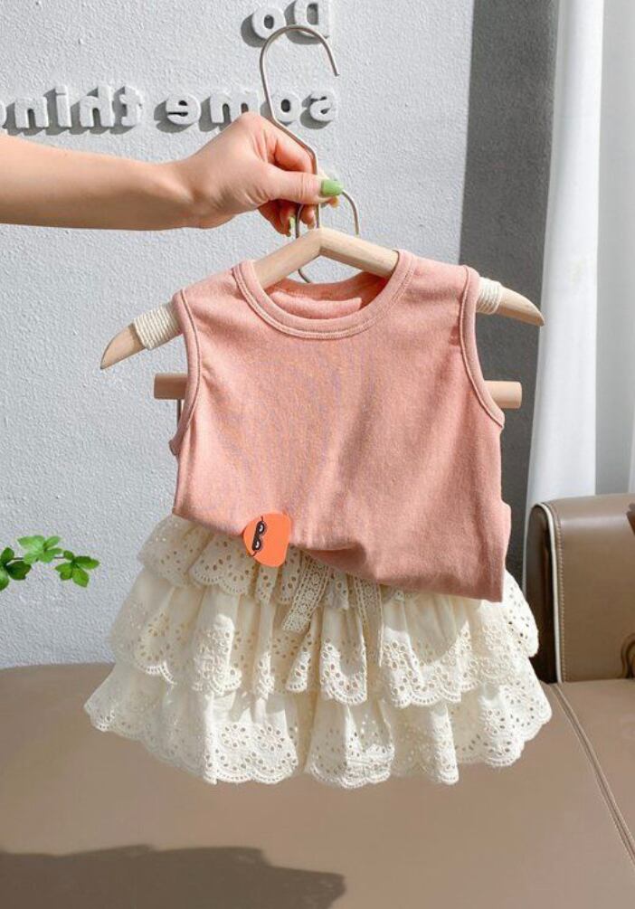 うさぎの耳のノースリーブ&レースのスカート