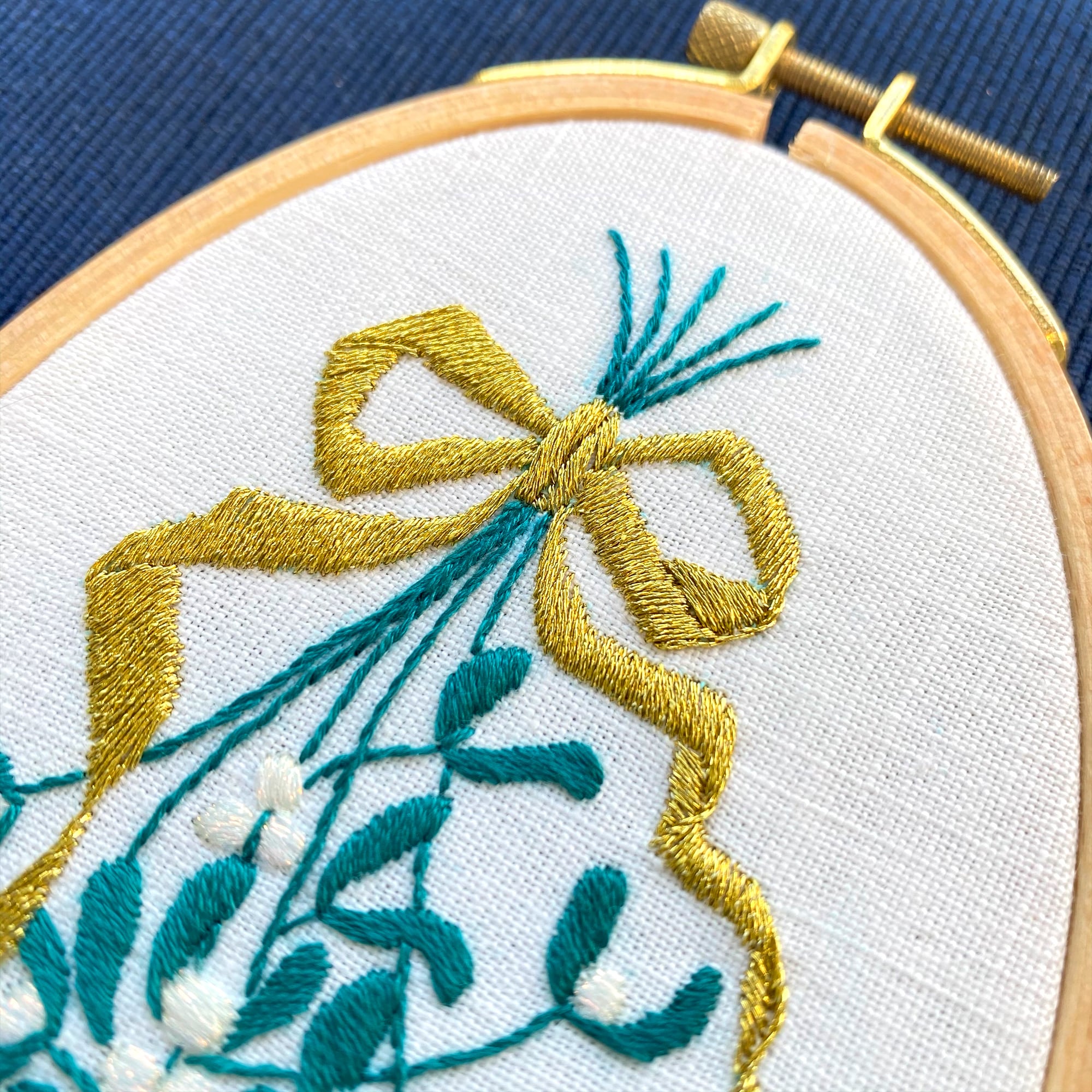 ヤドリギの飾り』刺繍キット | Net store アンナとラパン