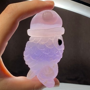 11.帽子をかぶった色合い美しいフローライト・フクロウ