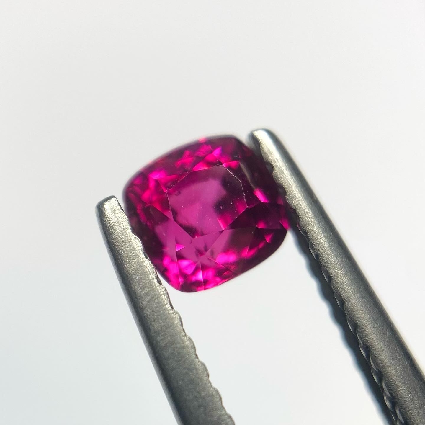 上質なレッドスピネル