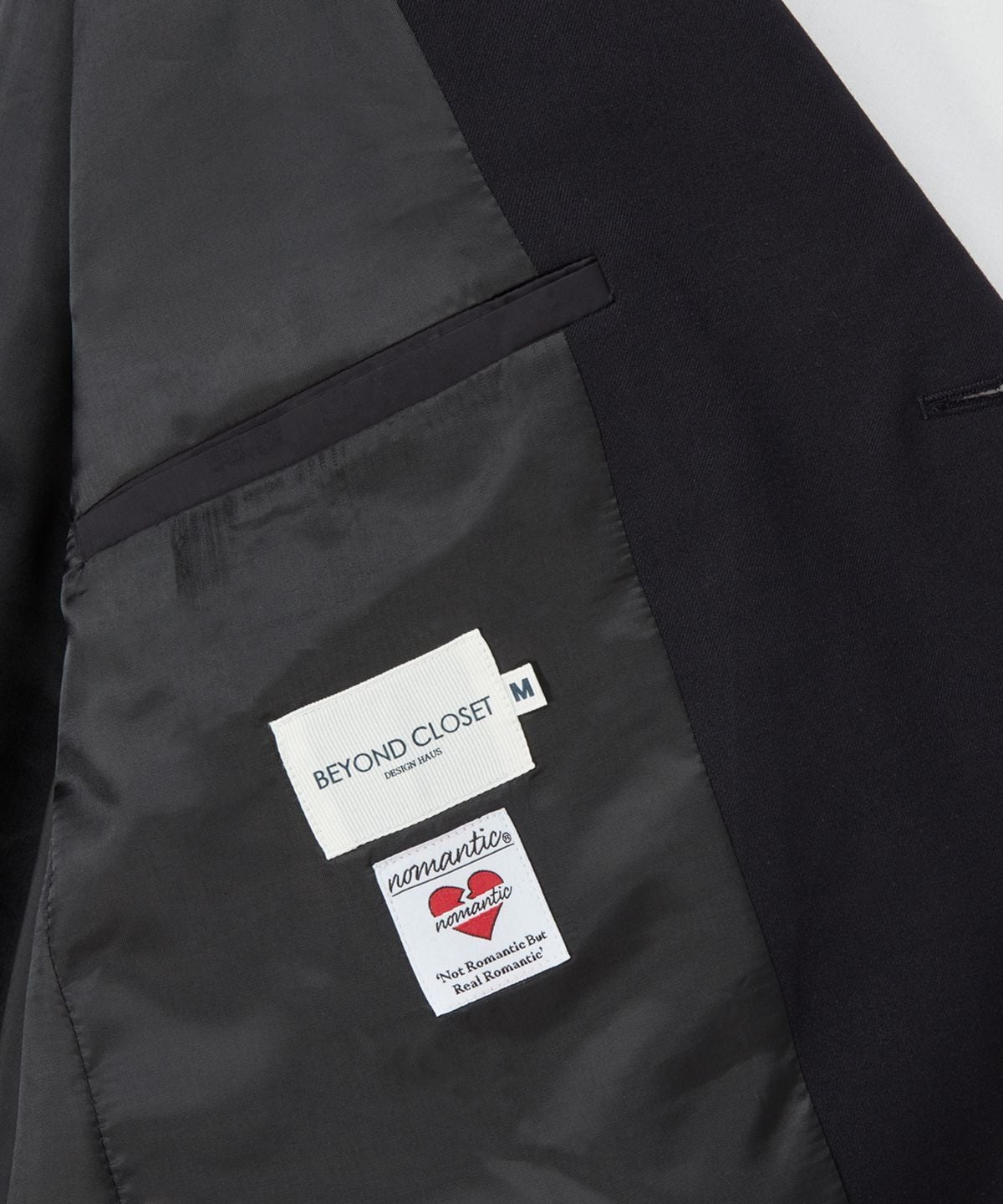 ☆NCT 127 ドヨン 着用！！【BEYOND CLOSET】 NOMANTIC LOGO 3 BUTTON