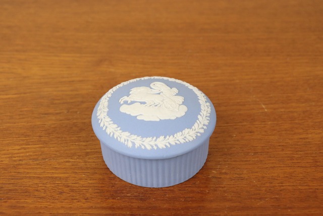 ウェッジウッド　ジャスパー　小物入れ　フルーテッドボックスS　ラウンドボックス　小　ペールブルー　WEDGWOOD　イギリス　ヴィンテージ　え141-1