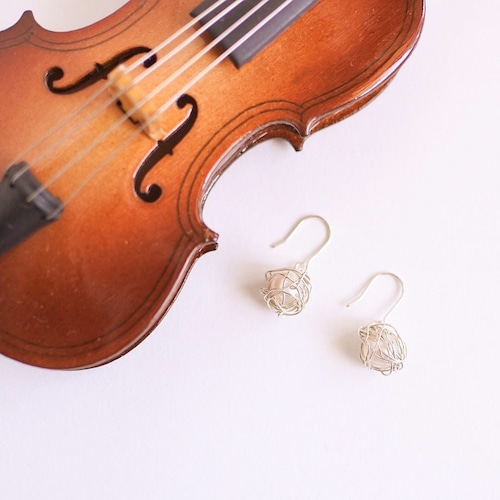 チェロ弦のシルバーワイヤーボールピアス   C-005  Cello silver strings wire ball pierces