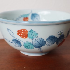 有田焼　多用丼（中）（浮上花・苺）10-040