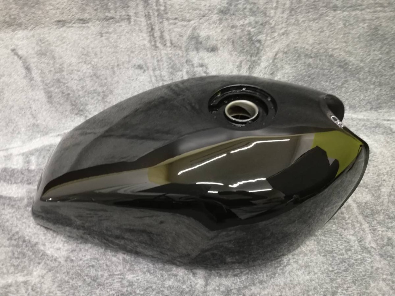 ガソリン タンク 黒 ゼファー400/400Χ | アキヤンのバイクパーツ