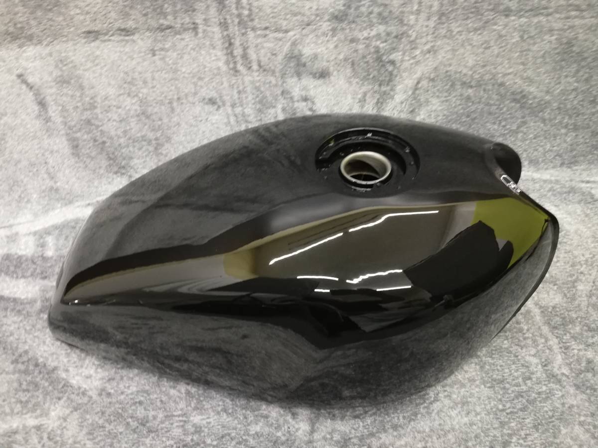ゼファー400 黒 タンク と ハネ 大きけれ テールカウル