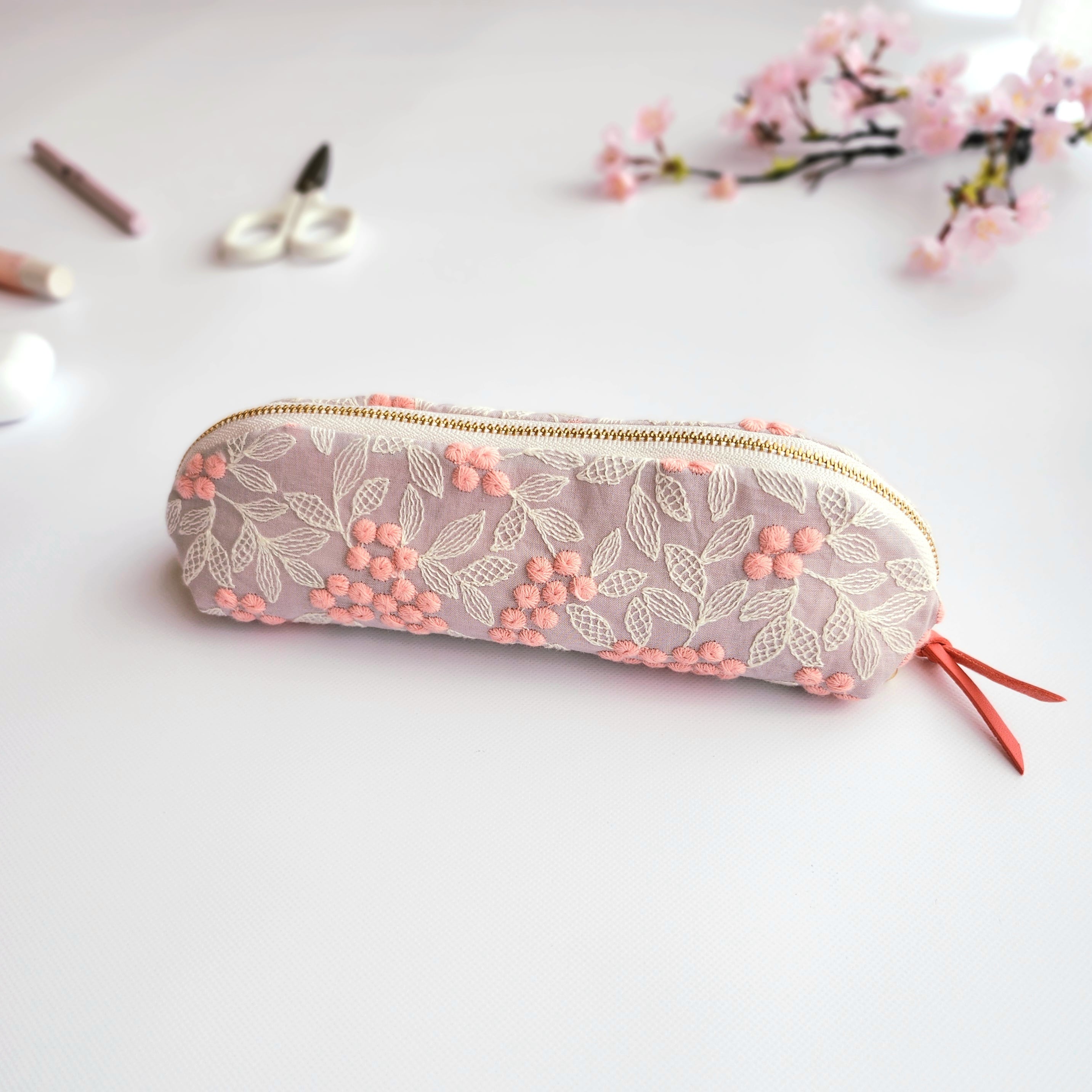 ぷくまる刺繍のメガネケース/ペンケース/ロングポーチ|大人ピンク クリスマスギフト