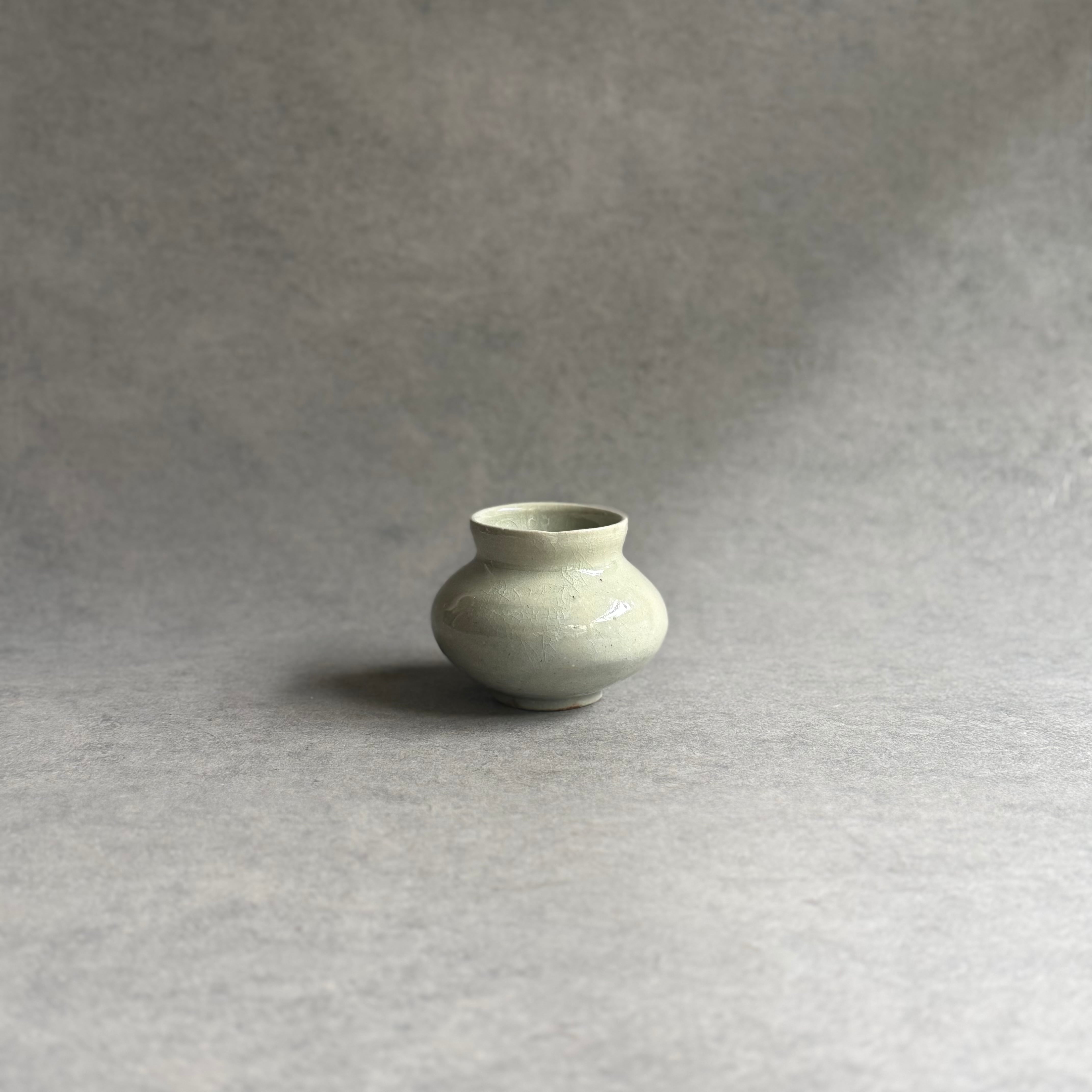日高伸治 青白磁小壺 | gallery 一白