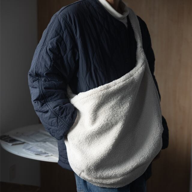 【予約販売】ショルダーバッグ シンプル メンズ ホワイト ボア モコモコ 斜め掛け メッセンジャー 大容量 シック こなれ感 お洒落 韓国 トレンド
