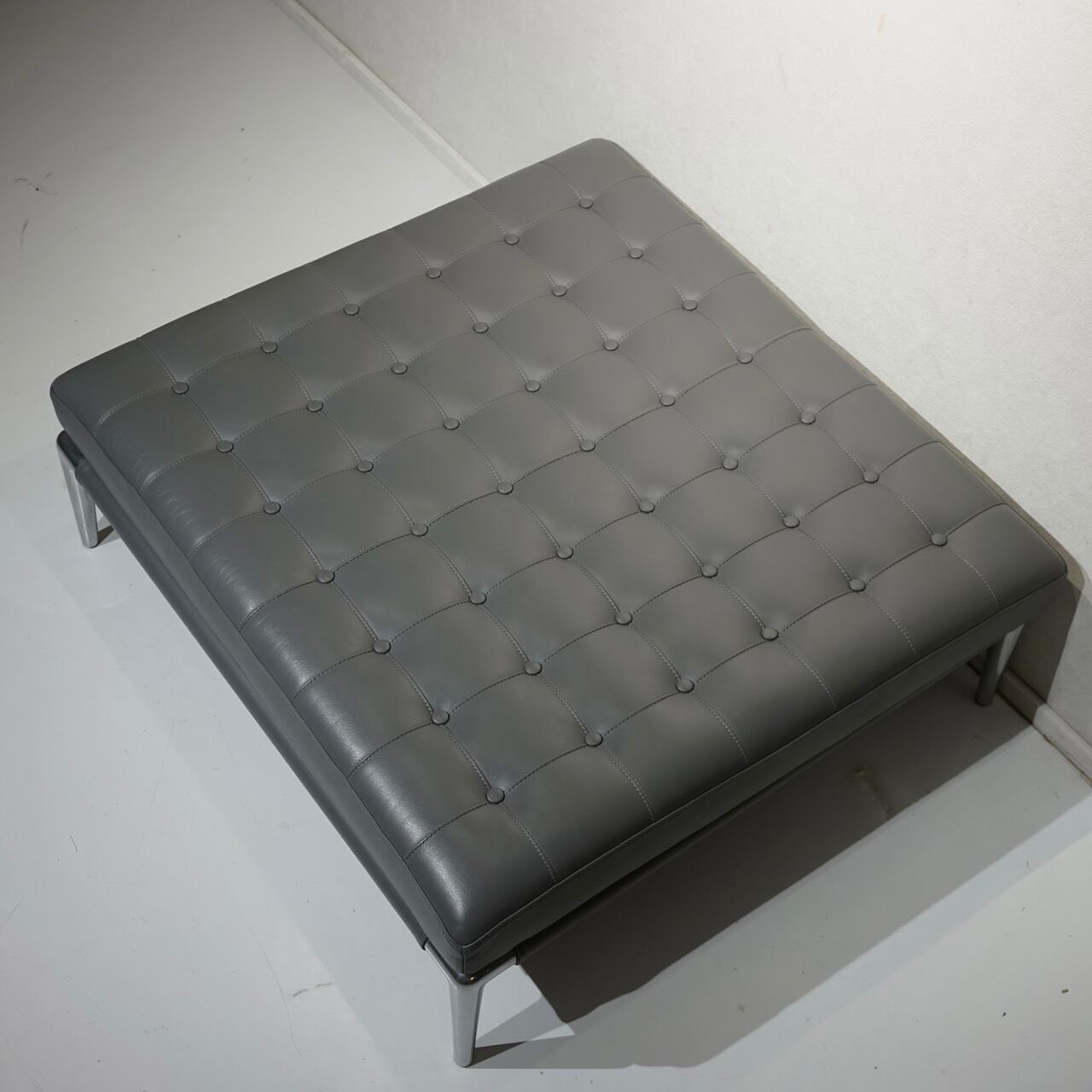 Cassina カッシーナ スツール　テーブル　オットマン 本革 Cassina カッシーナ VOLAGE ヴォラージュ オットマン スツール 本革