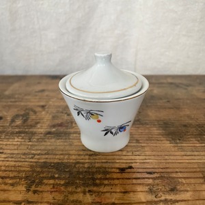 小さないれもの