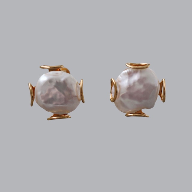 Perl earring / gold