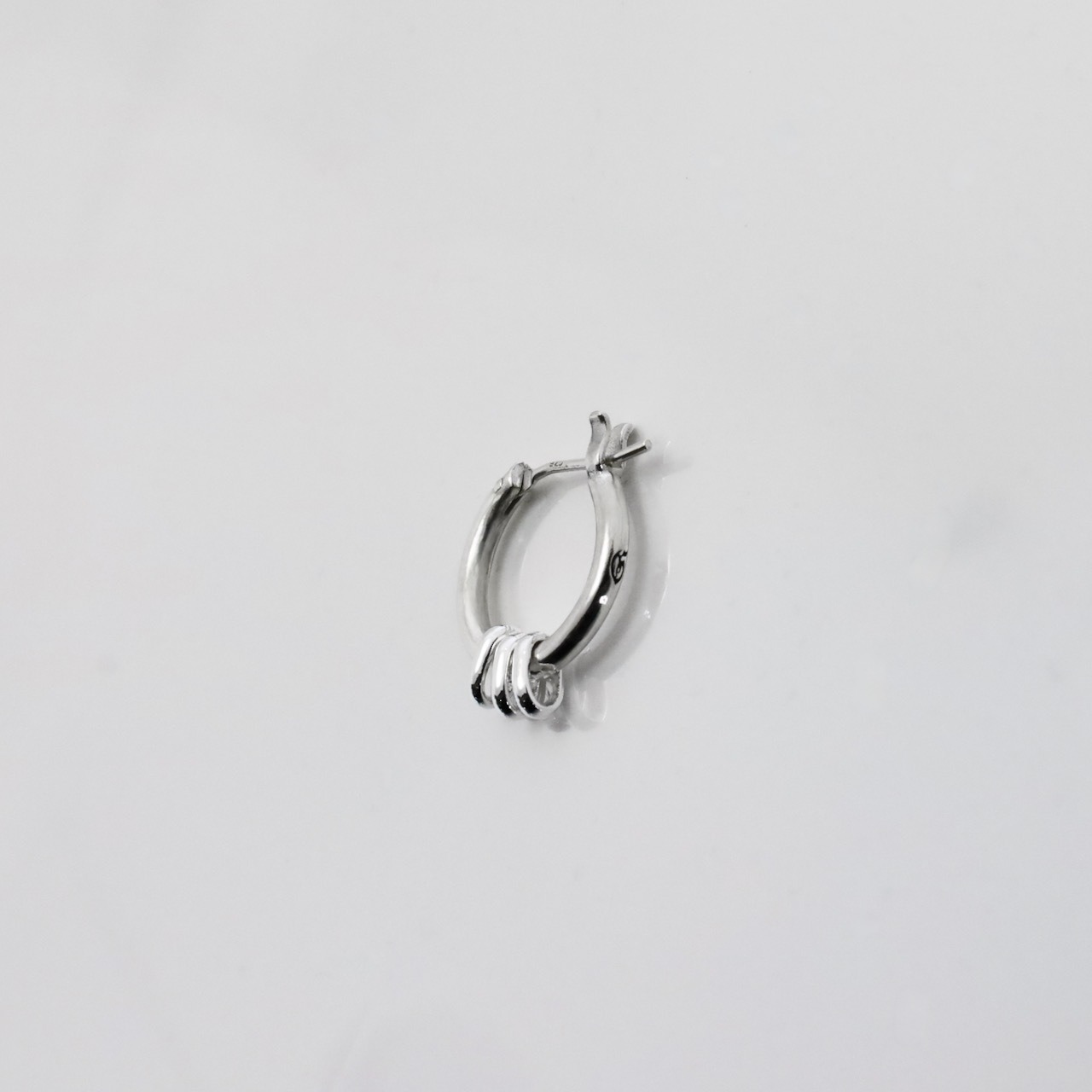 THIN HOOP -raised by wolves- with OVAL /  レイズド・バイ・ウルヴス シンフープ ウィズ オーバル