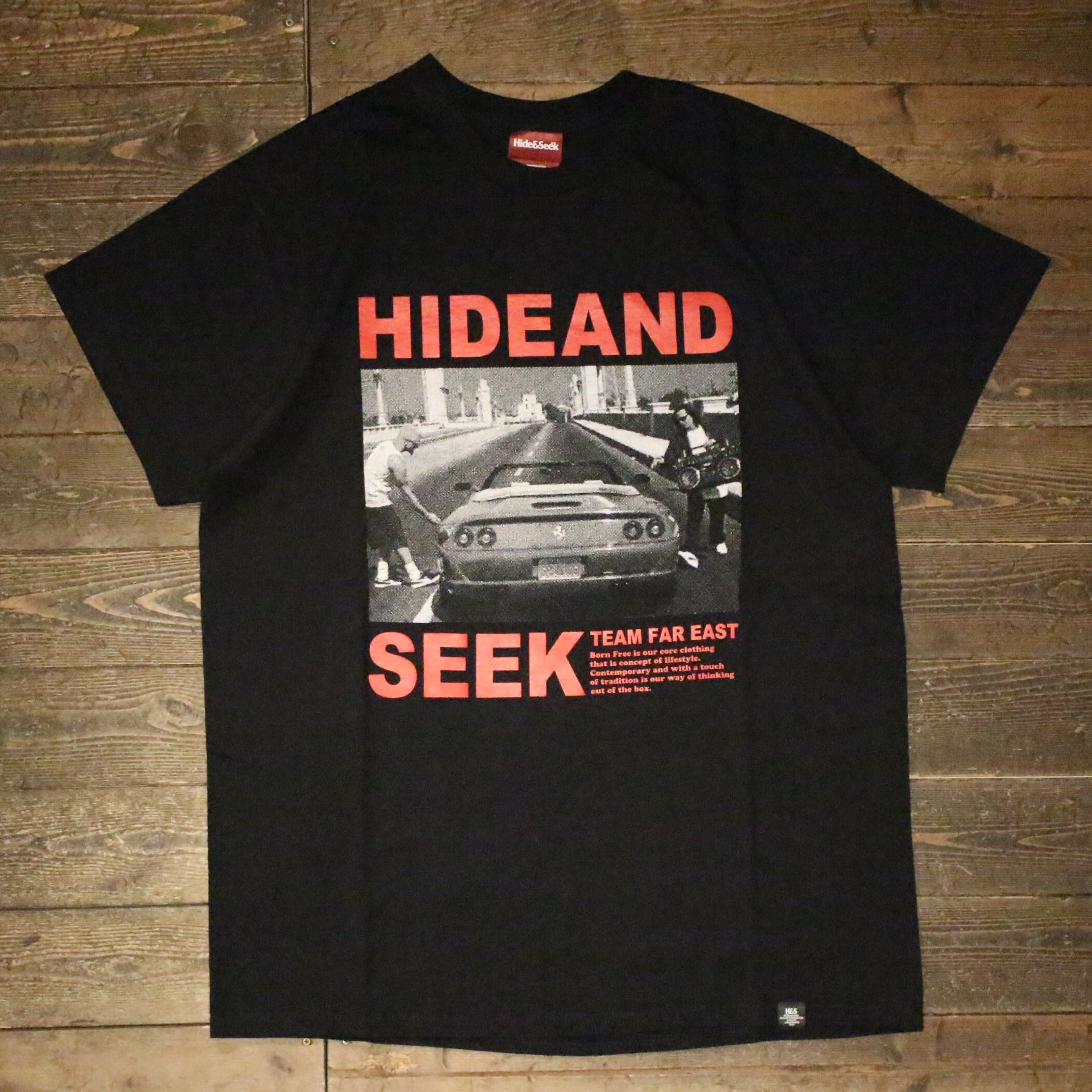 HIDE AND SEEK】90s S/S Tee -BLACK/RED（ハイドアンドシーク