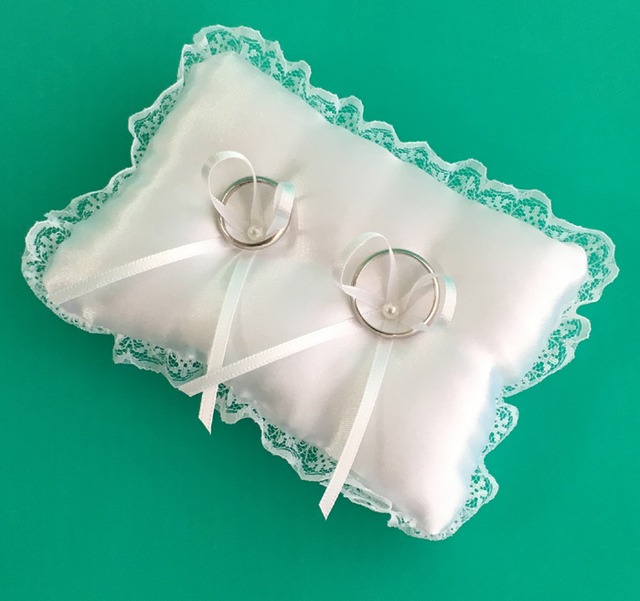 シンプルなスクエアの ミニサイズ の リングピロー 完成品 横12 縦9cm 結婚式 幸せデリバリー ギフト 結婚式アイテム 手芸用品の通販