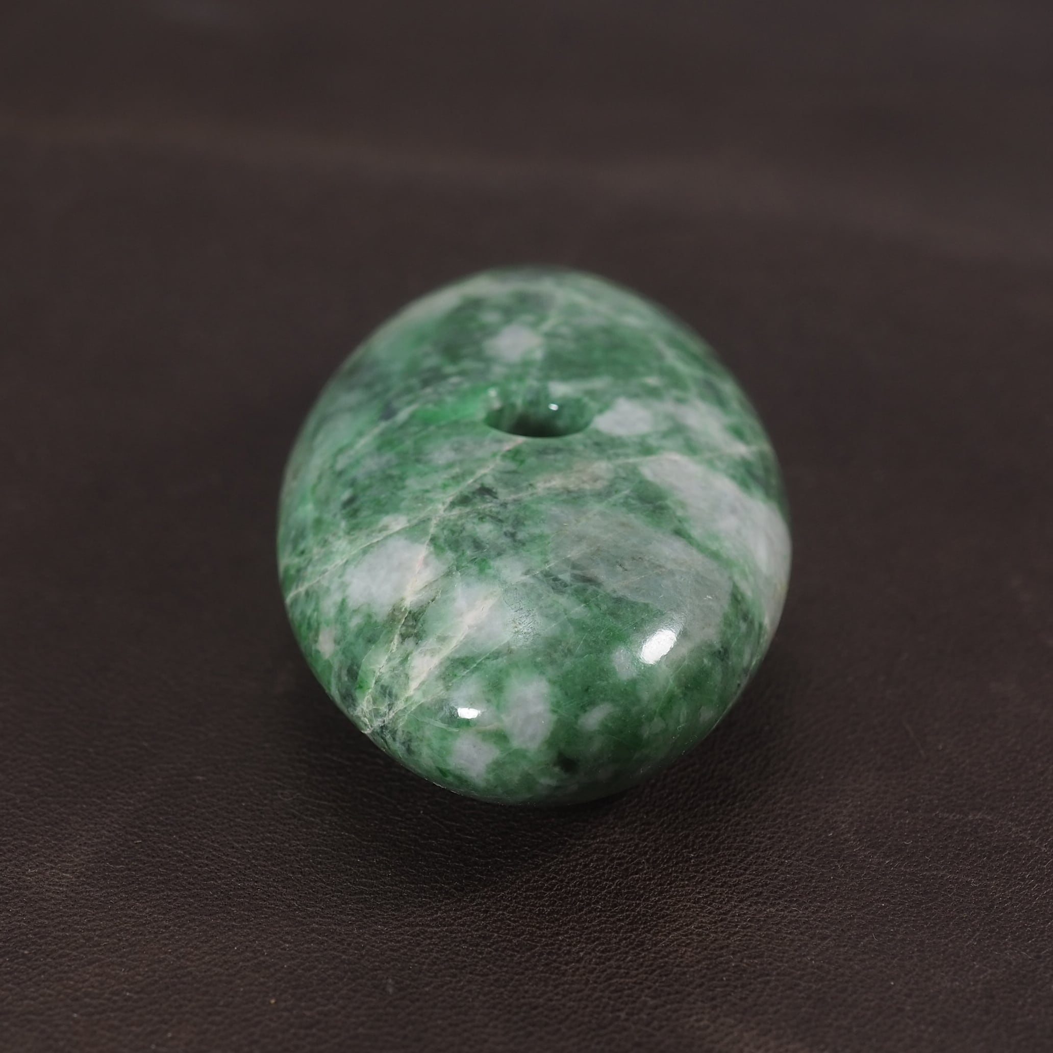 糸魚川翡翠 大珠 鮮緑圧砕翡翠 74mm vivid-green crushed jade Taishu