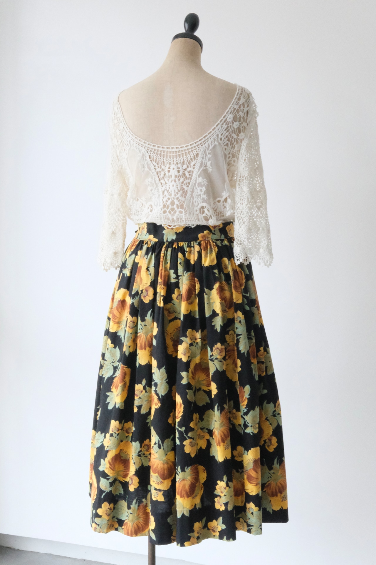 Sunflower pattern midi skirt