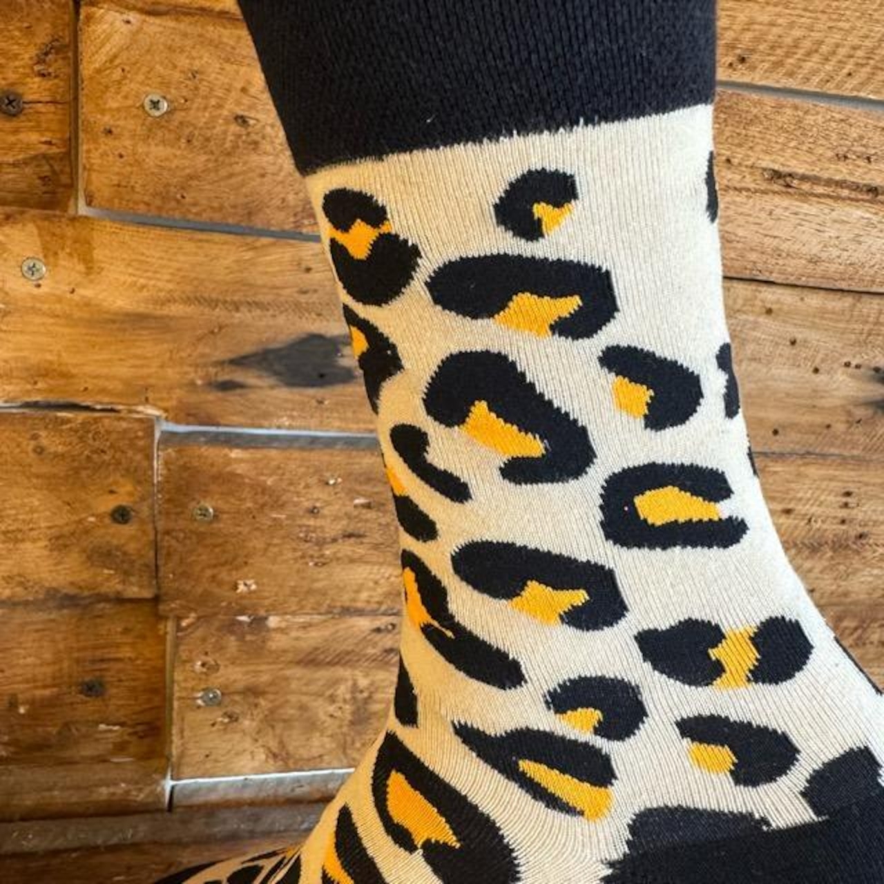 TOPANGA SOCKS Lady's　アシンメトリーヒョウソックス　靴下　レディースソックス　クルーソックス　ヒョウ　ヒョウ柄　ネコ科　アジア　アフリカ　プチギフト
