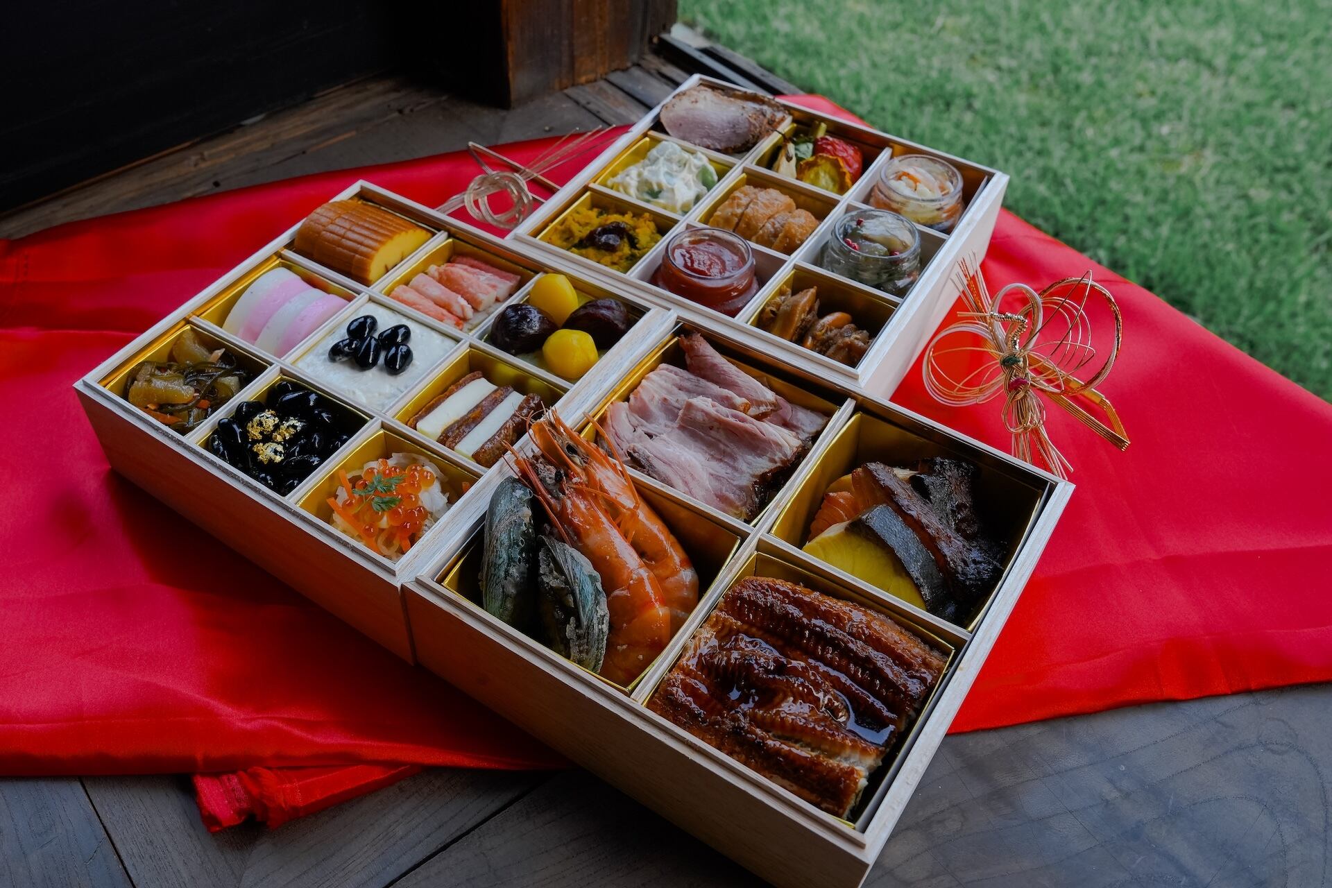 2027 くずし割烹おせち三段重・ 相模牛すき焼きセット【送料無料】