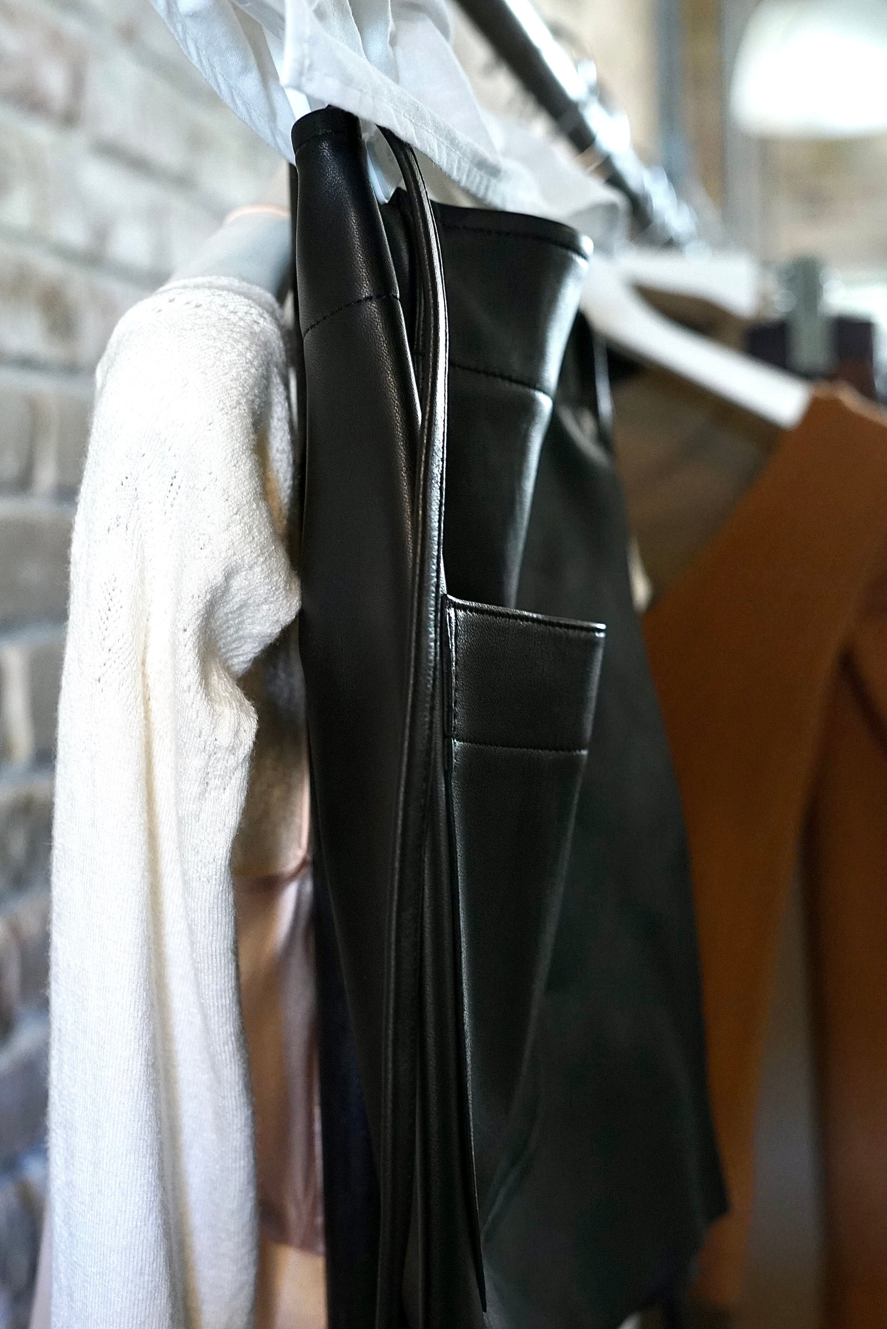 jonnlynx / sheep skin apron (Black/Brown) | JUQUI Online