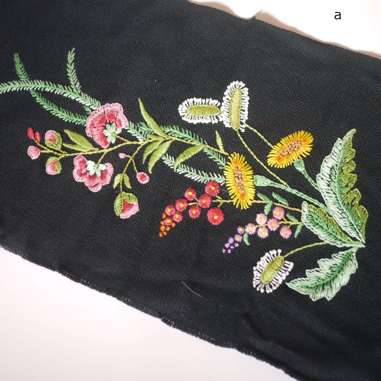 刺繍タペストリー 花の刺繍 ドイツ | こりすのパン屋Base店 (世界の蚤の市 ひとつだけの宝物)