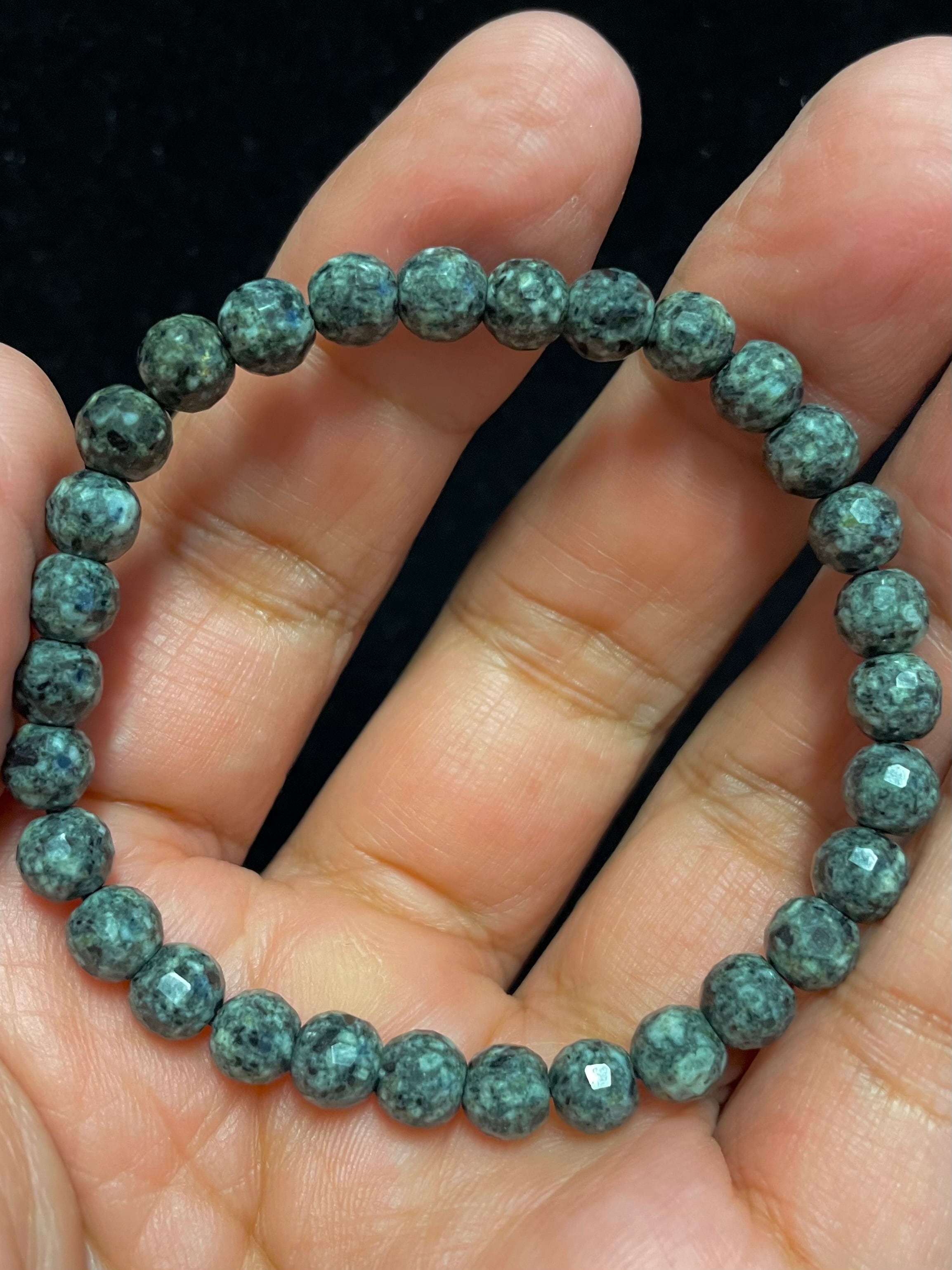 4) 霊石「遠野の石」ハニカムカット6mmビーズ・ブレスレット