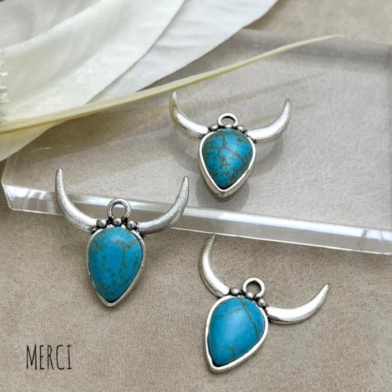 バッファローフェイスターコイズ付きチャーム/アンティーク/ボヘミアン/エスニック/ネイティブ