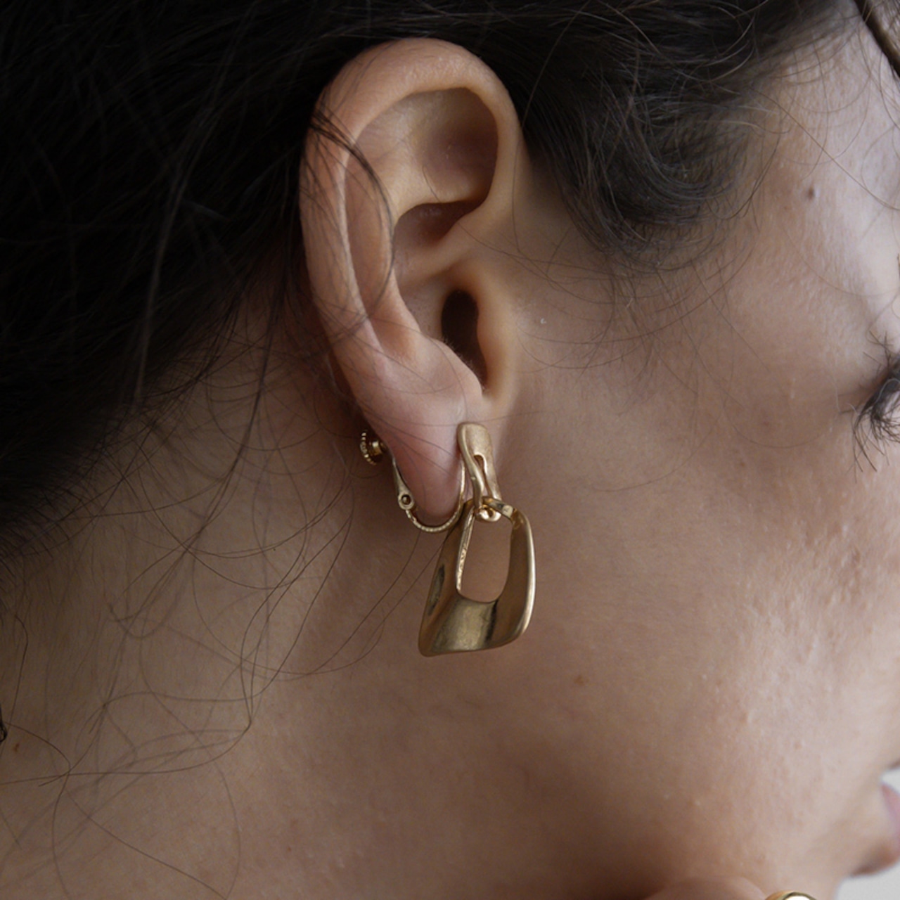 【ネコポス便】イヤリング ニュアンスフォルム マットメタル イヤリング ヴィンテージ風 つや消し加工 1136