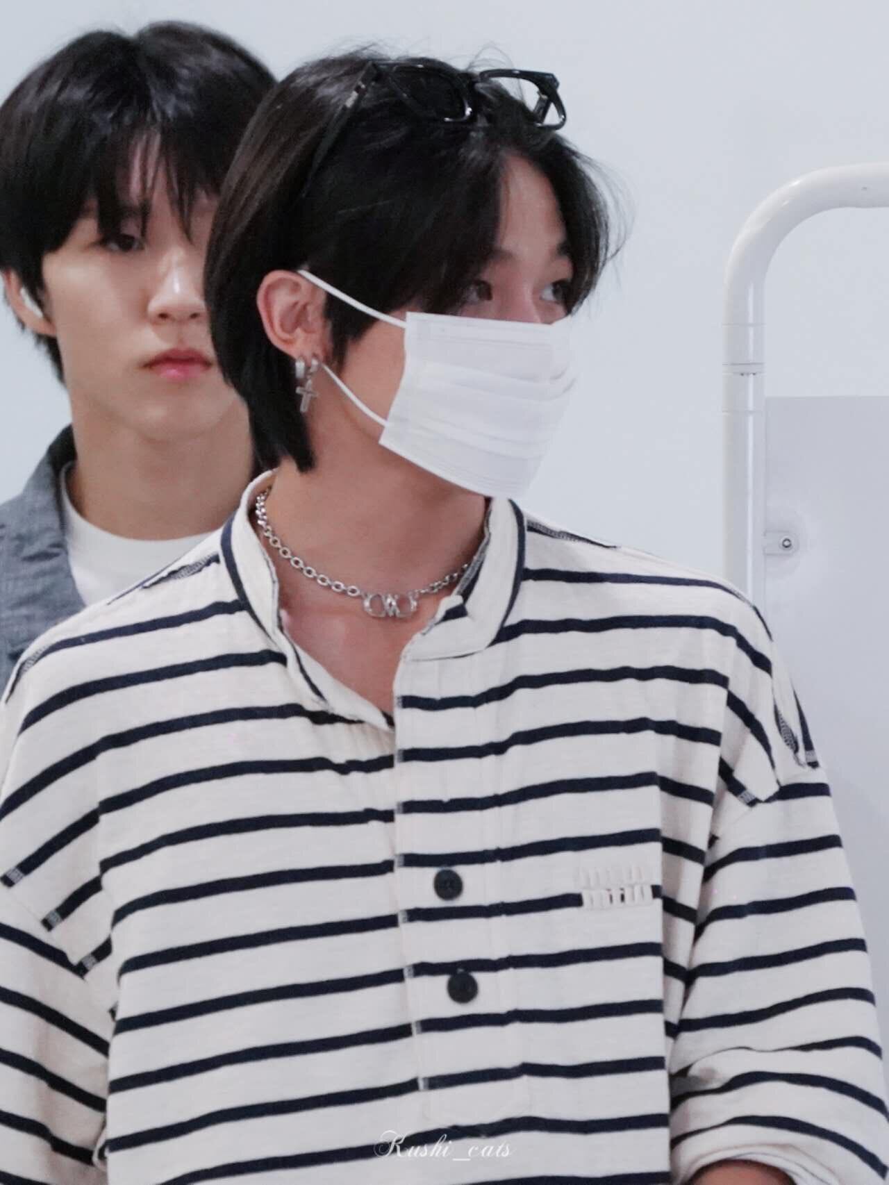 ☆NCT WISH リク 着用！！【MTW】Wide Cropped Henley Shirt | もごつ