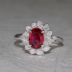 ルビー オーバルカット リング Pt900 / 1.540ct / DA 0.710ct | Alte Reben 