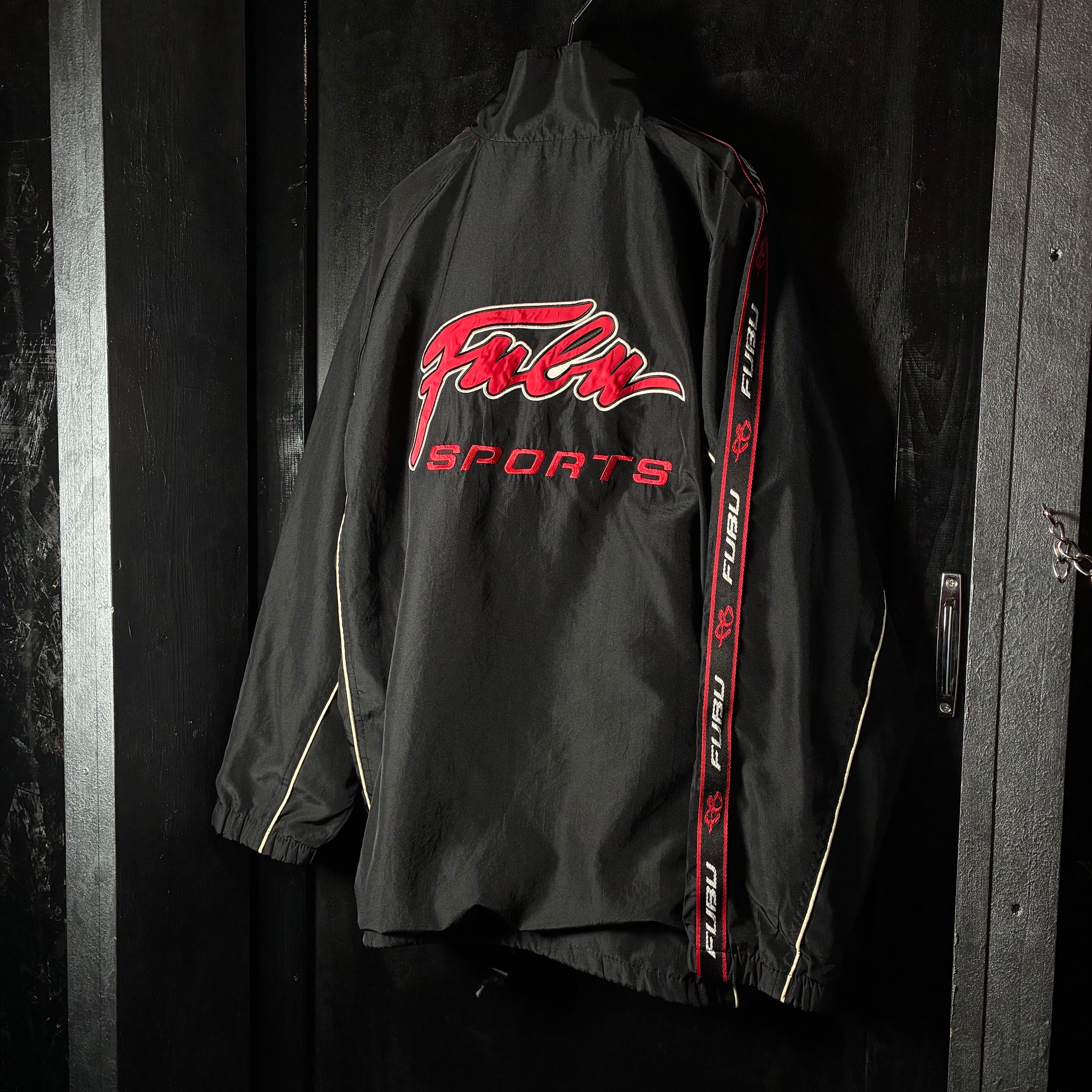 ナイロンジャケット フード付き 黒 赤ロゴ FUBU SPORTS ナイロンジャケット 赤黒 フブ L ドローコード | 古着屋