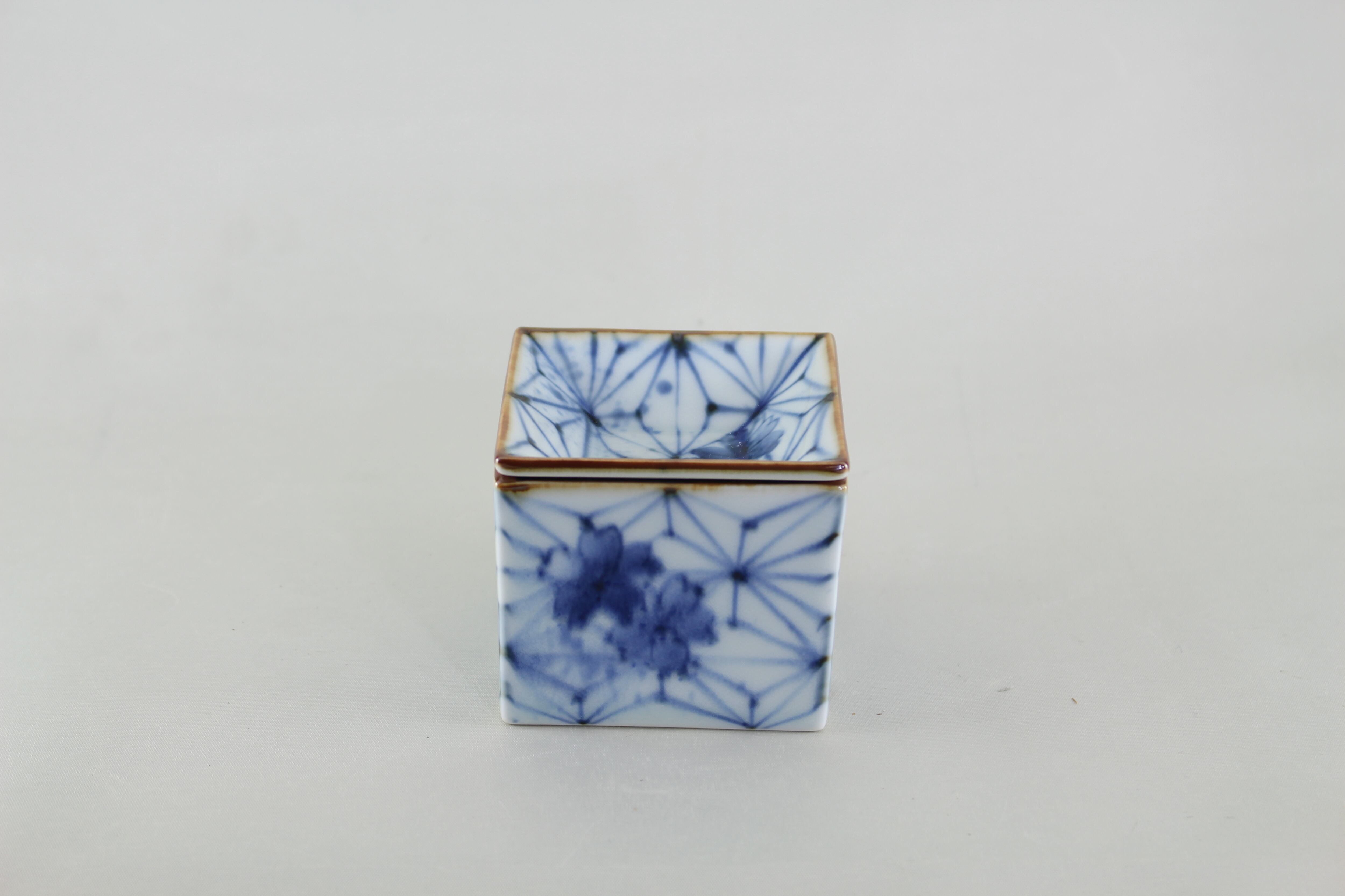 古染網桜よろず碗(福泉窯）