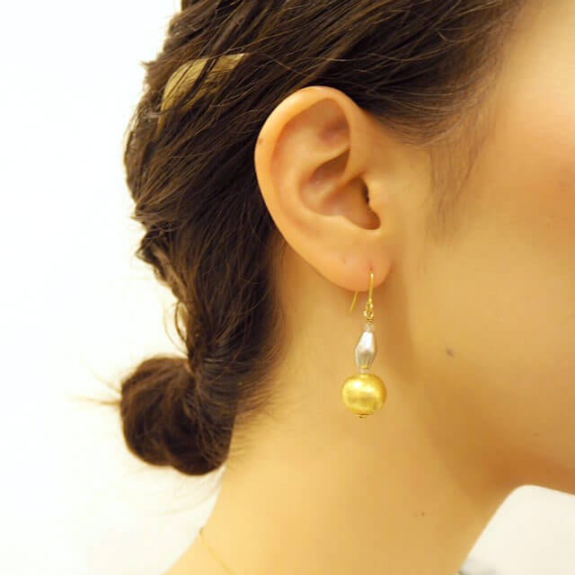 数珠珠ピアス　金箔×プラチナ