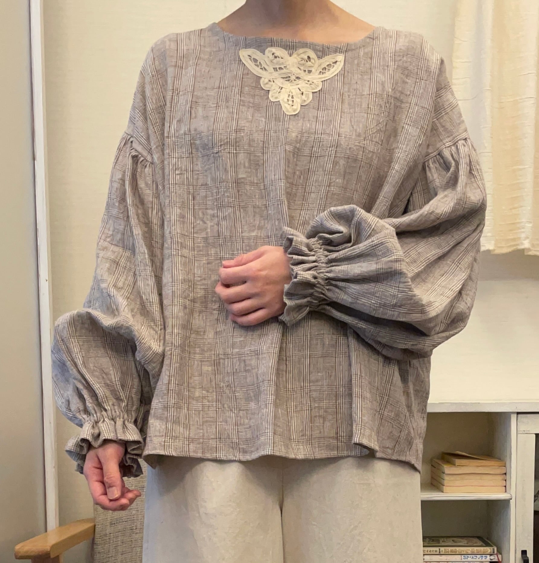 ayuayu**/袖ぷっくりブラウス