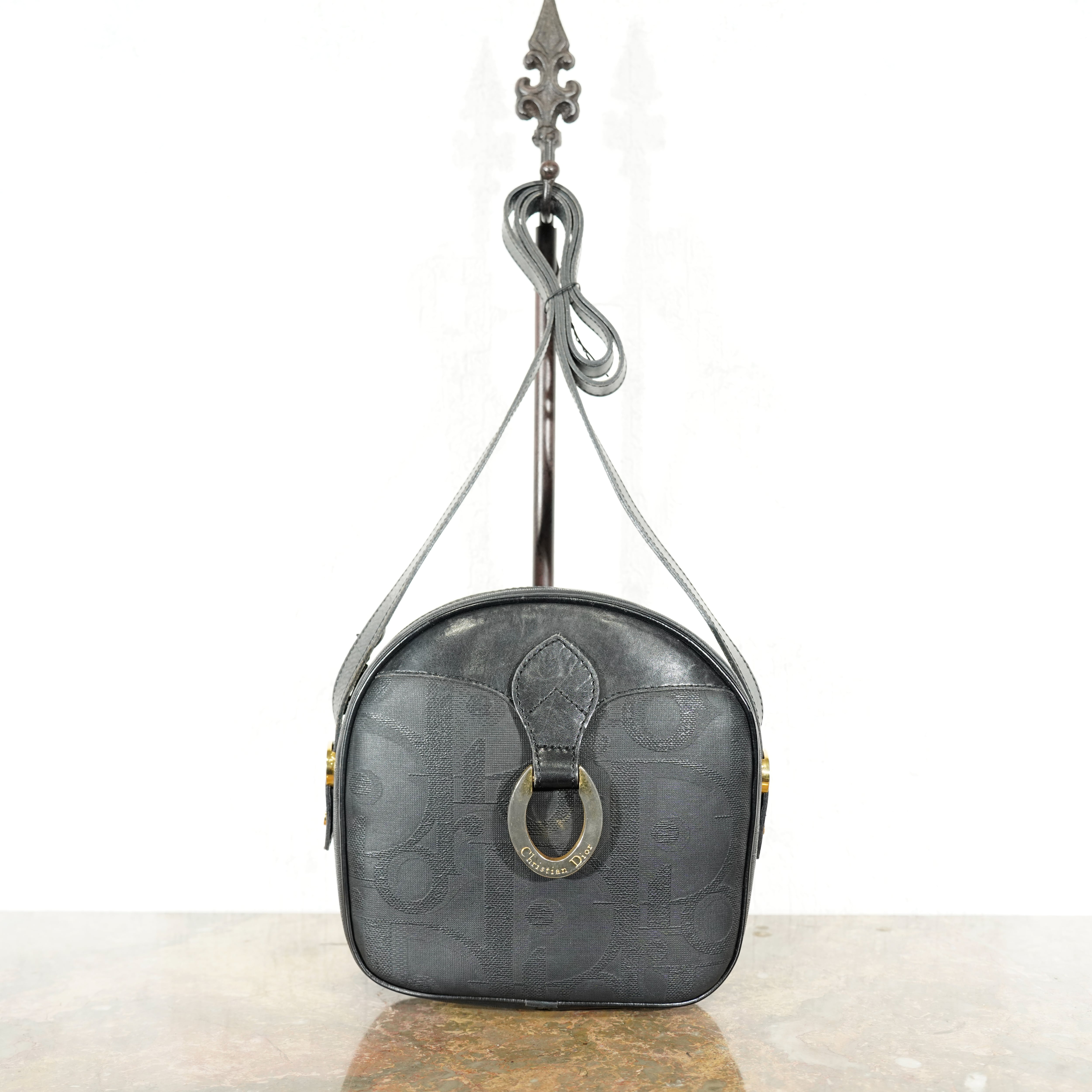 f537a14c104b50eb050d11dd8d6886  