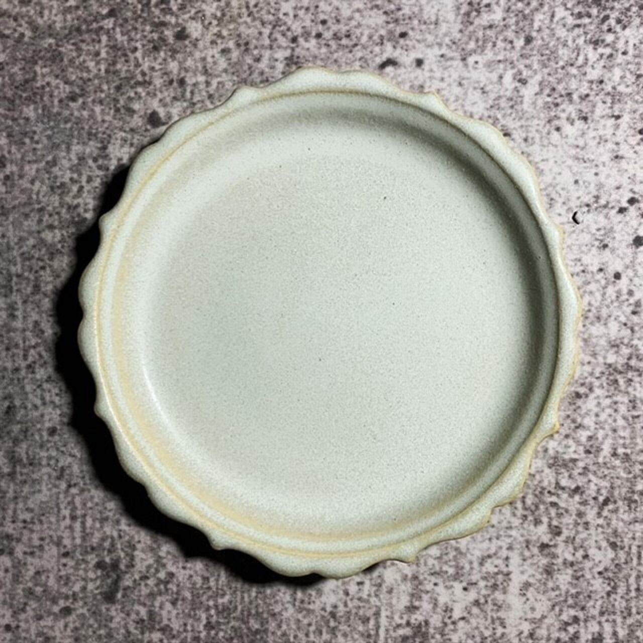 フリルまる皿(小) アイボリーホワイト