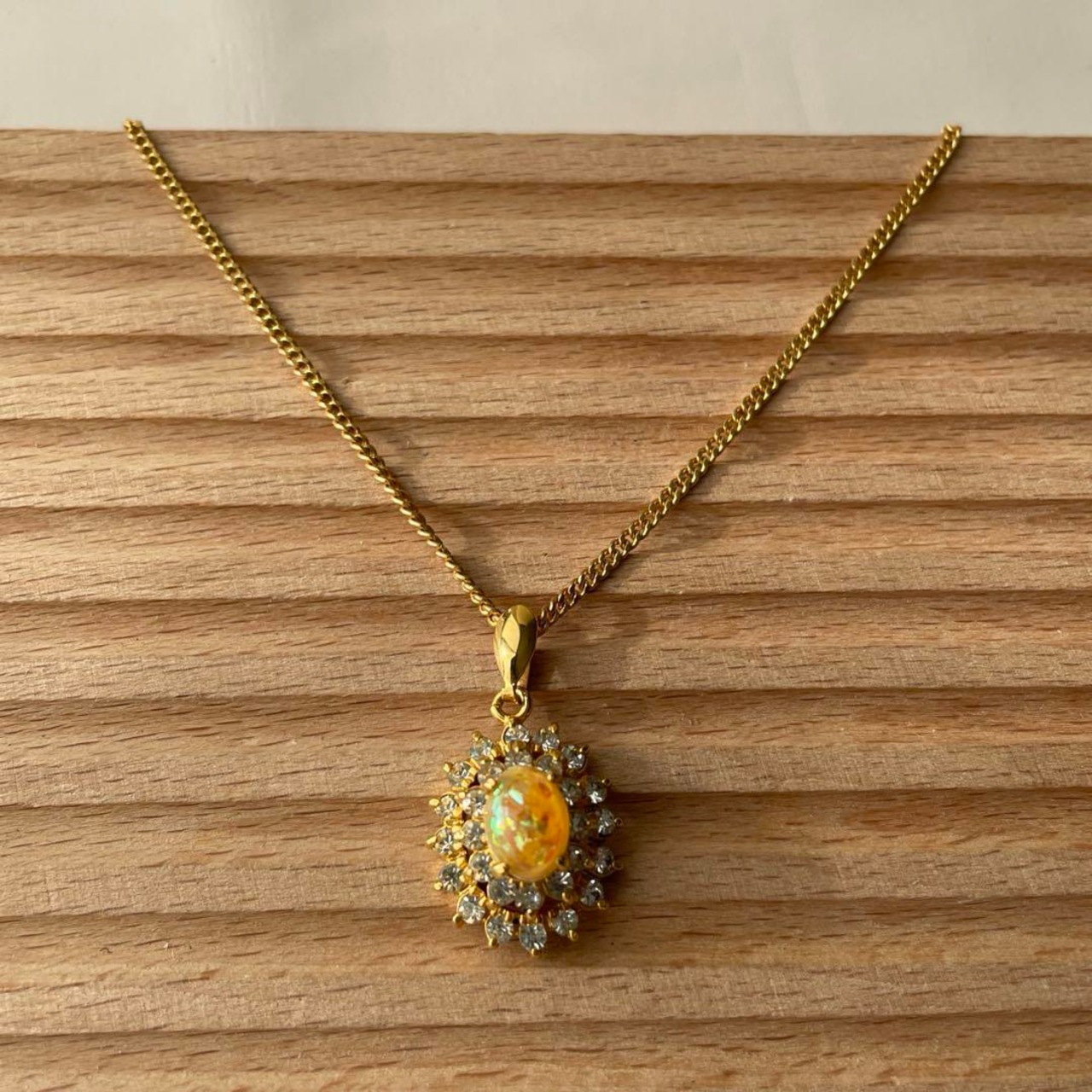 ゴールド　カラー　ネックレス