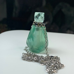 6.グリーンフローライト・ミニ香水瓶