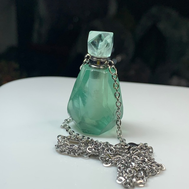 6.グリーンフローライト・ミニ香水瓶