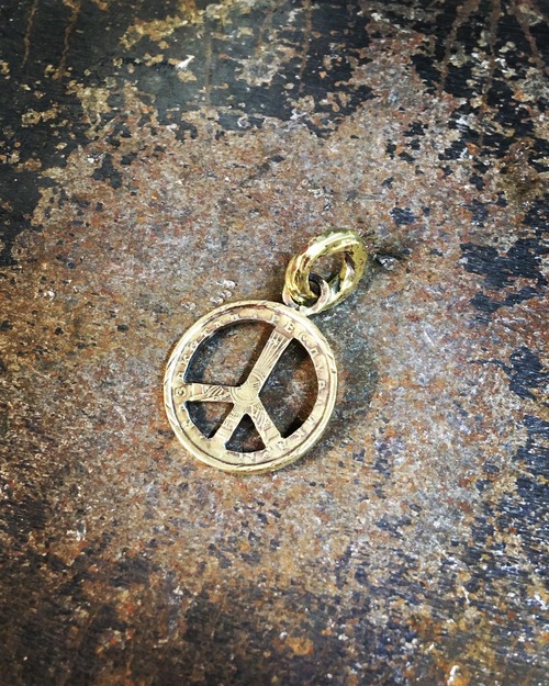 カザフスタンコイン使用　Peaceマークペンダント