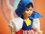 民族衣装のお人形 花かご スリープアイ 画像4