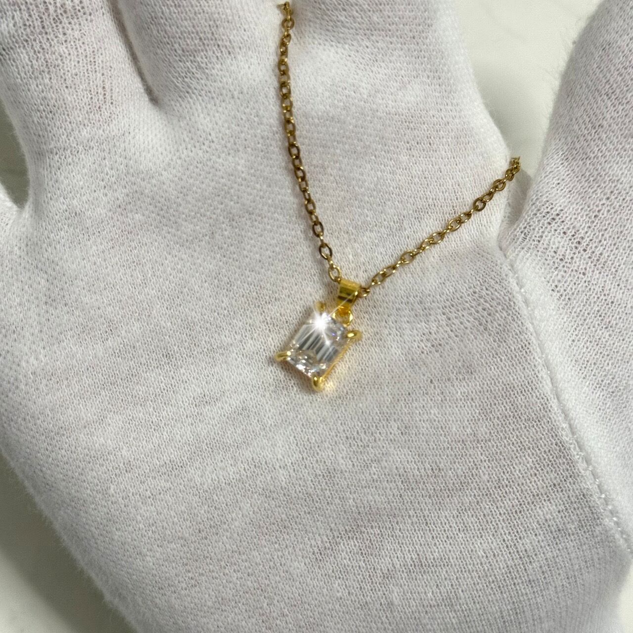 モアサナイト ネックレス〈2.0ct／8×6mm・Dカラー／エメラルドカット