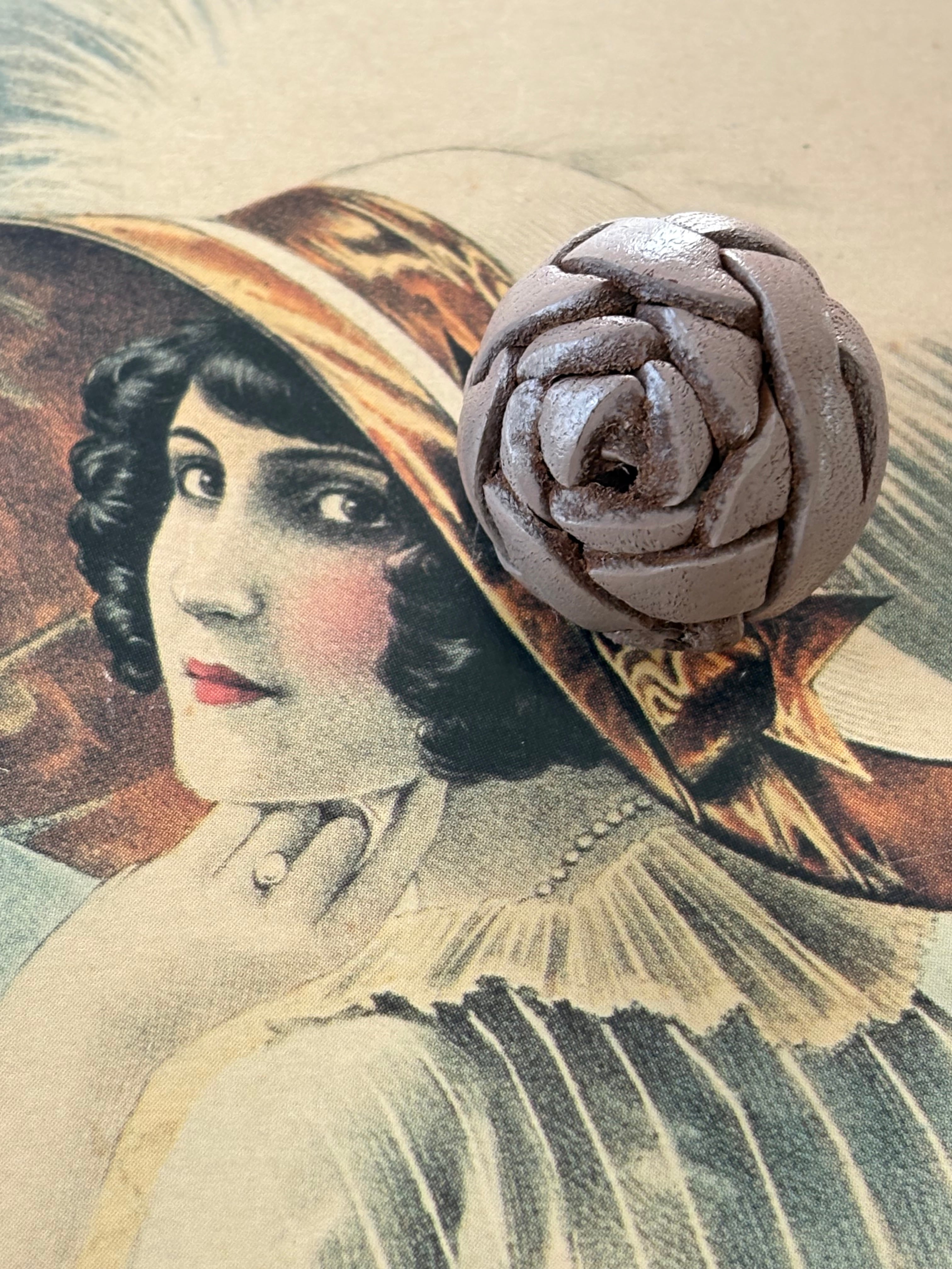 22mm フランス アンティークボタン ベージュ Rose レザー ドーム型 アクセサリーパーツ デコレーション材