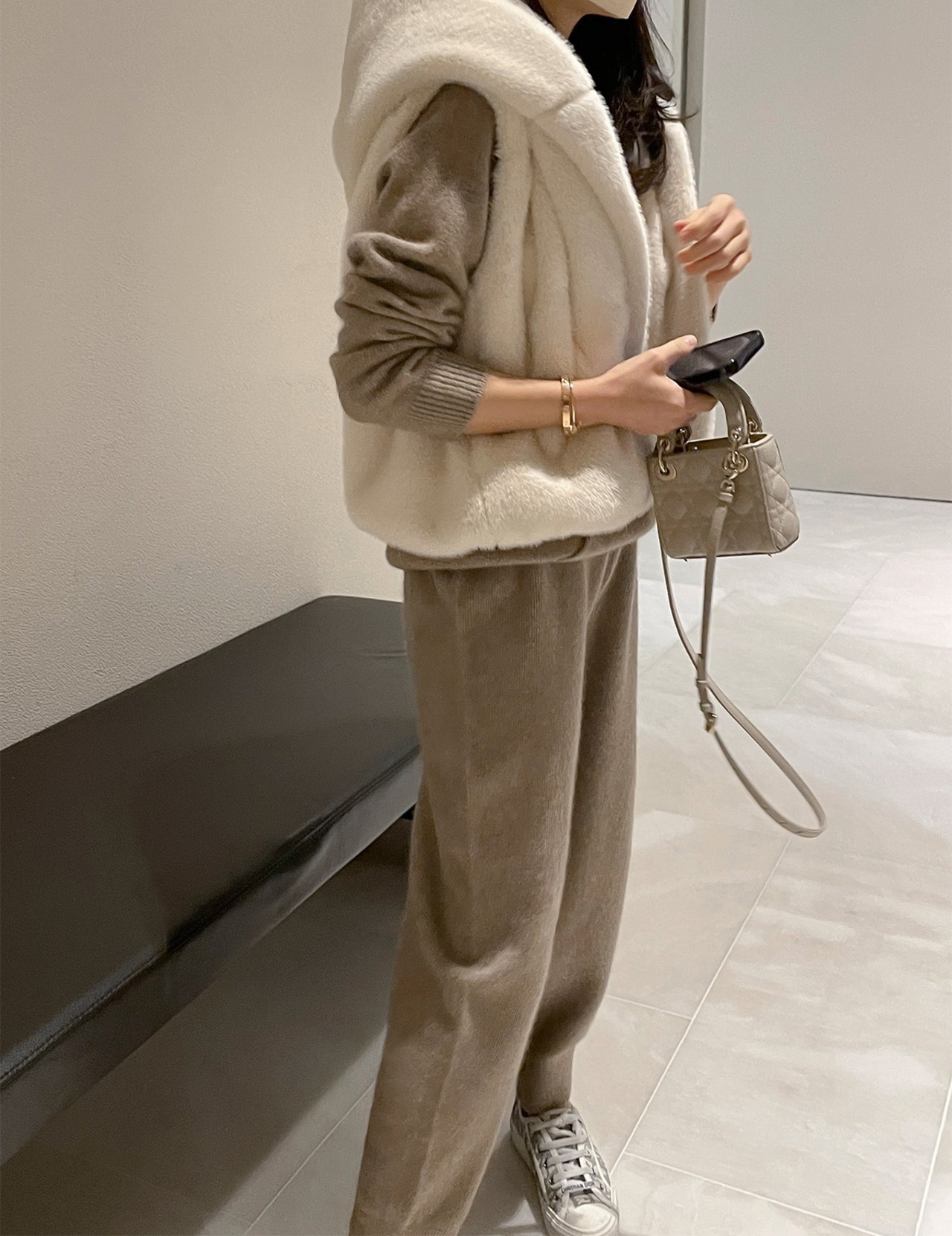 Sold out フード付きフェイクファーベスト_060484