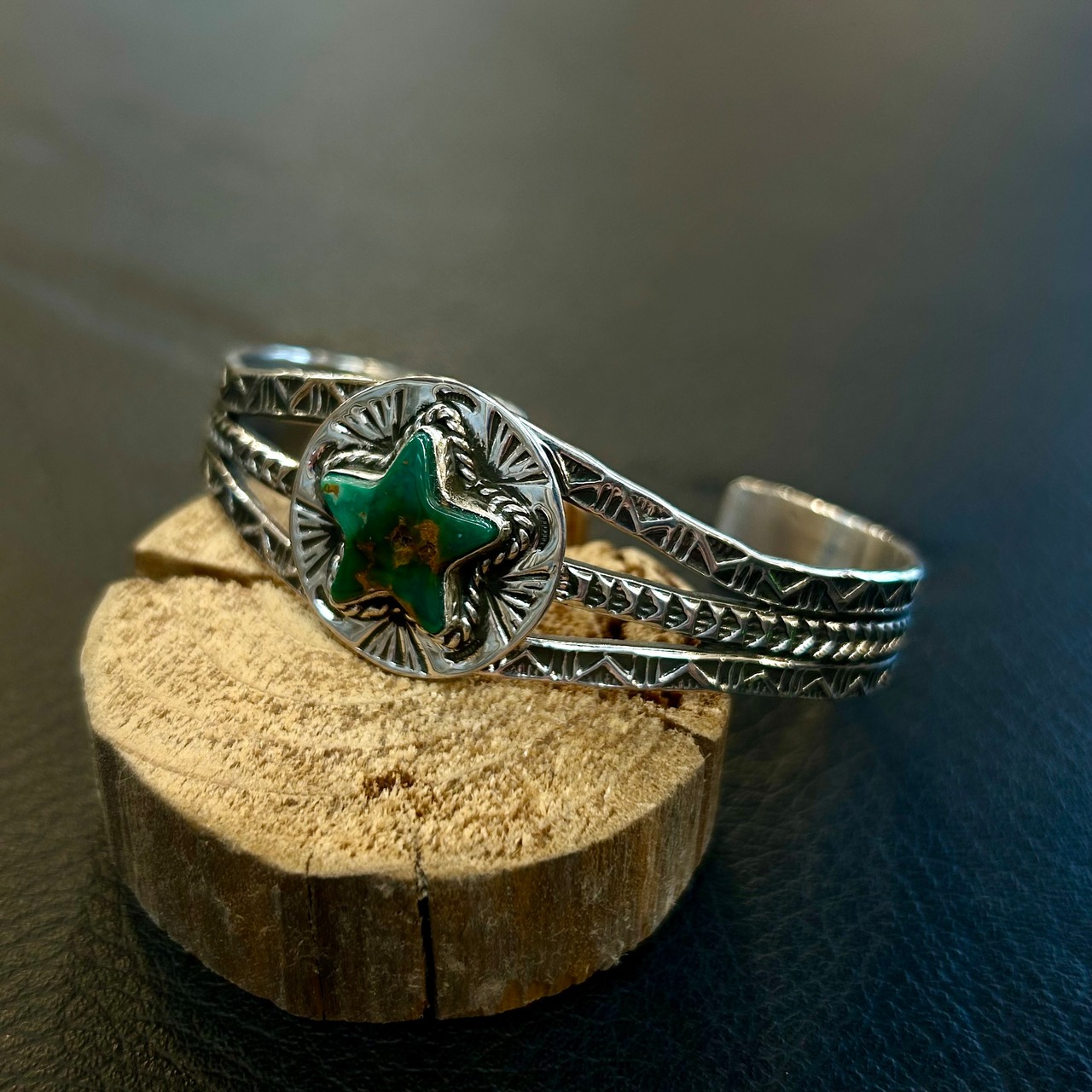 ヘンリーマリアーノ(HenryMariano) ロイストンスタンプワークバングル - 3