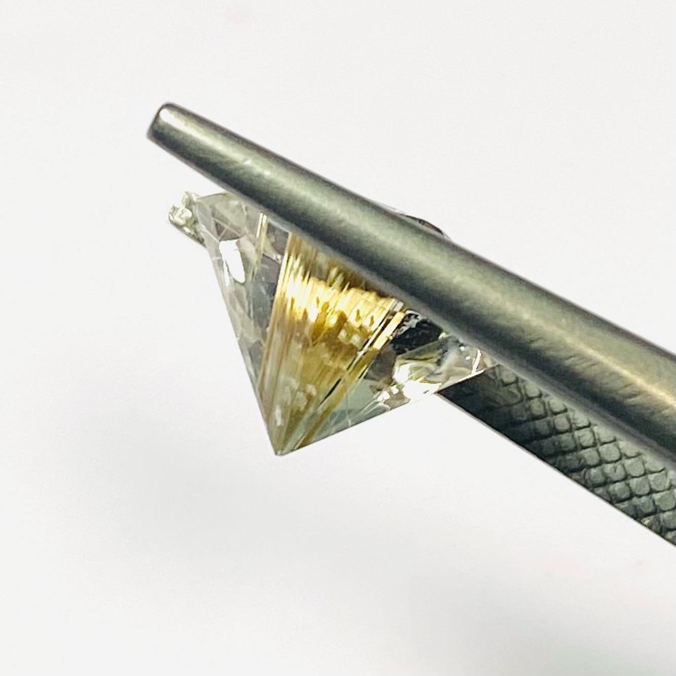 花の中 ルチルクオーツ