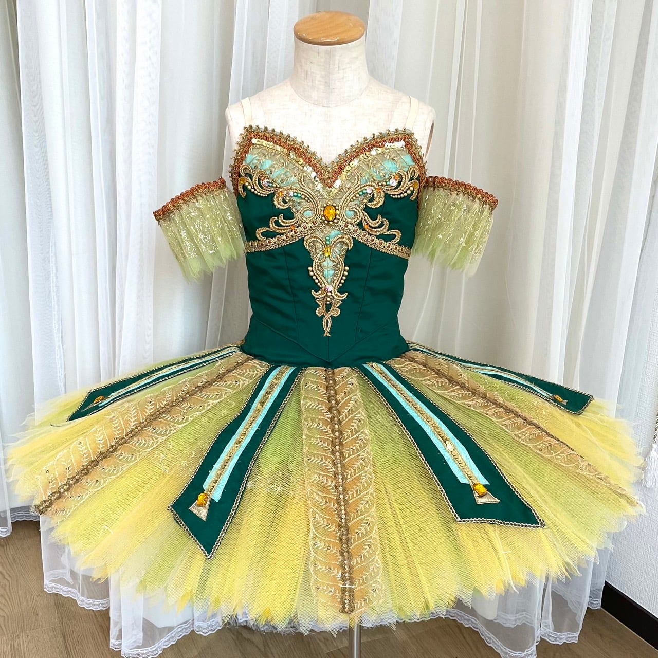 バレエ衣装 ほぼ新品 パドトロワなどロマン他の演目に 130 バレエ衣装 ほぼ新品 パドトロワなどロマン他の演目に 130