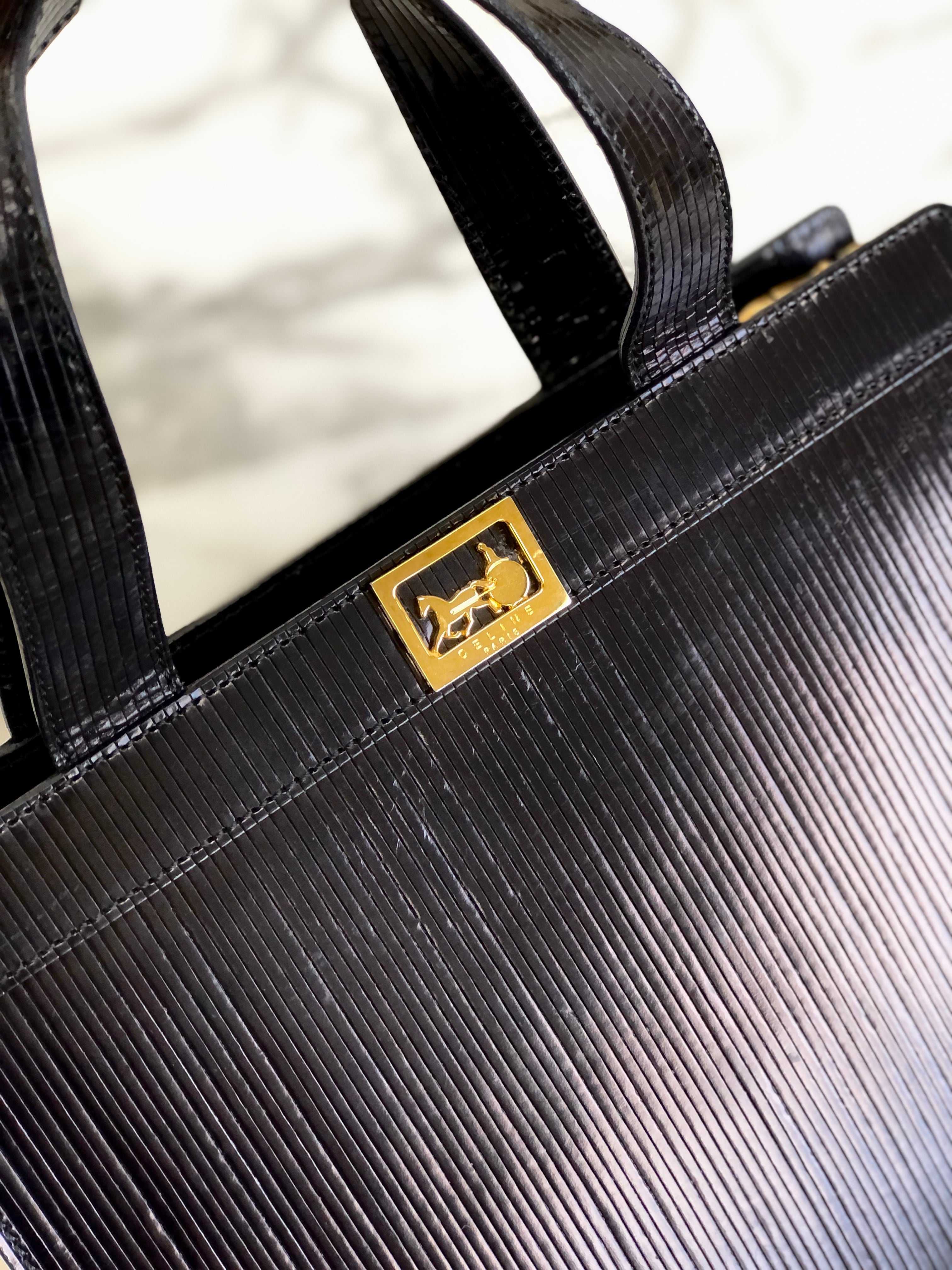 CELINE セリーヌ ホースキャリッジ 馬車 金具 型押しレザー CELINE セリーヌ ホースキャリッジ 馬車 金具 型押しレザー